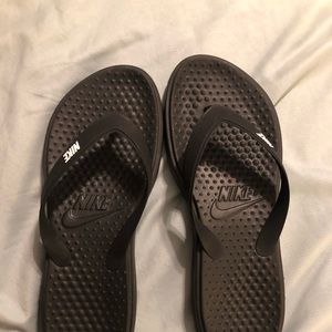 nike flip flops